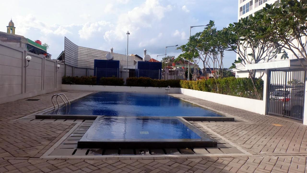 Chic And Cozy At Tifolia By Travelio Apartemen